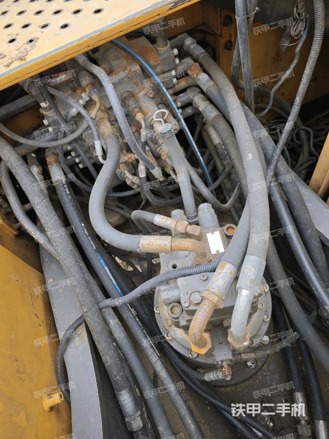 回轉(zhuǎn)馬達（上車部件）