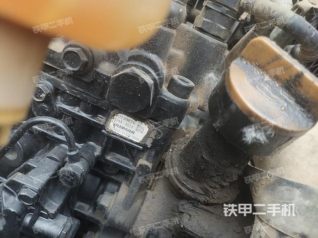 回转马达和主控阀（整机外观）