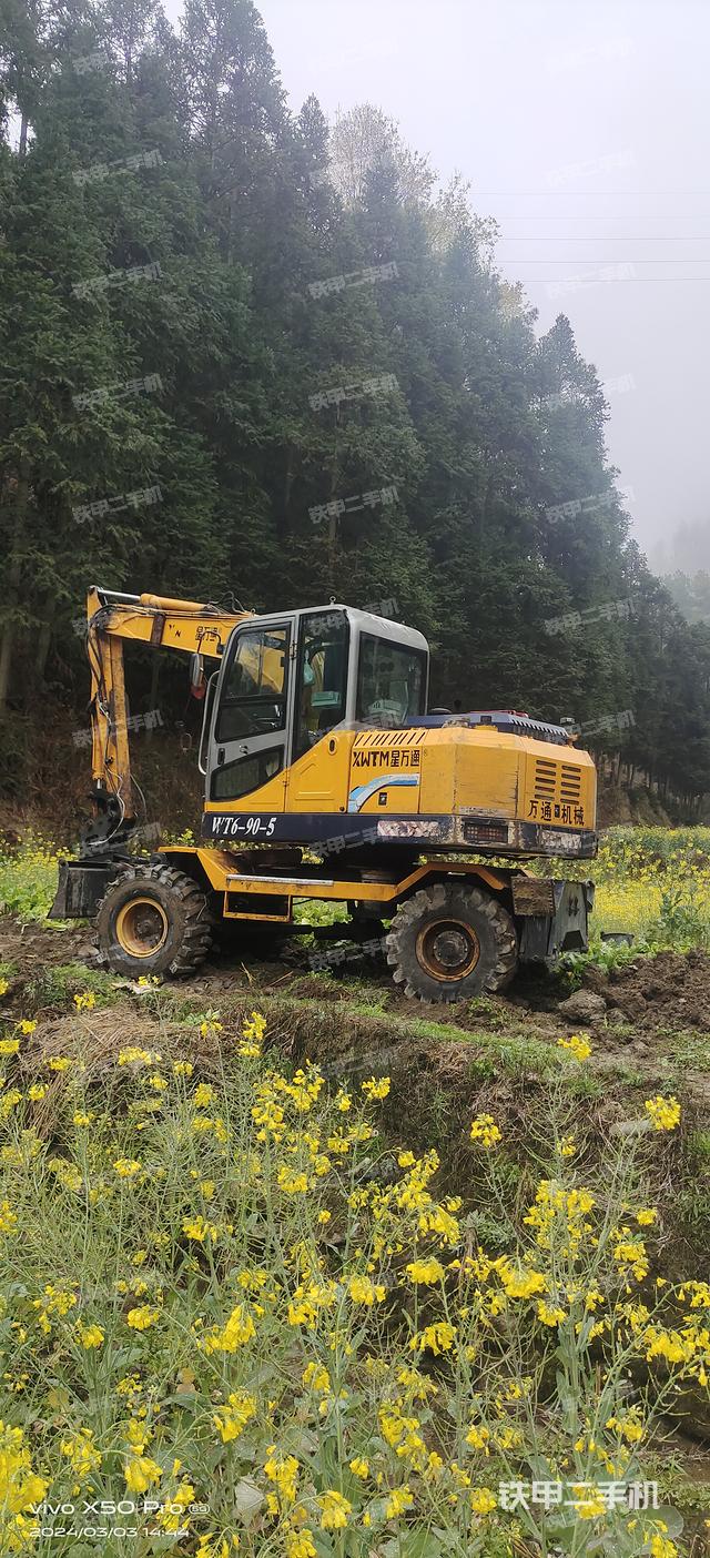 驾驶室顶部（整机外观）