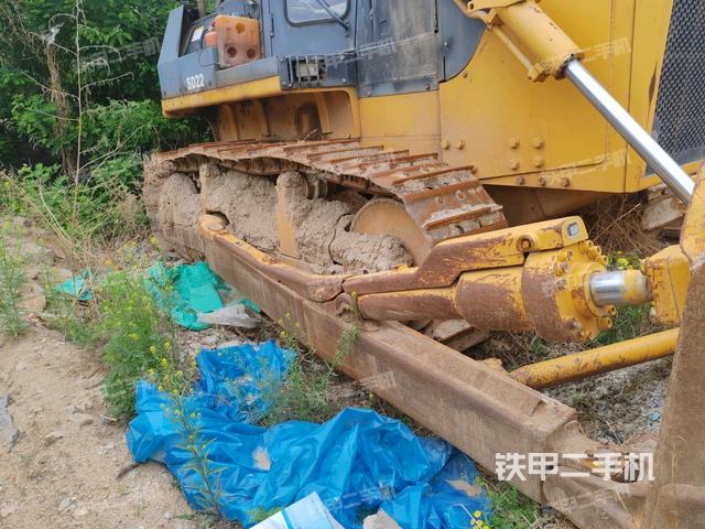 左側(cè)履帶全景（推土機底盤及工作裝置）