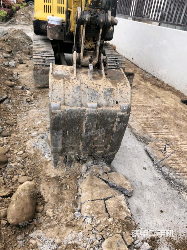 鏟斗右后整體（工作和回轉(zhuǎn)裝置）