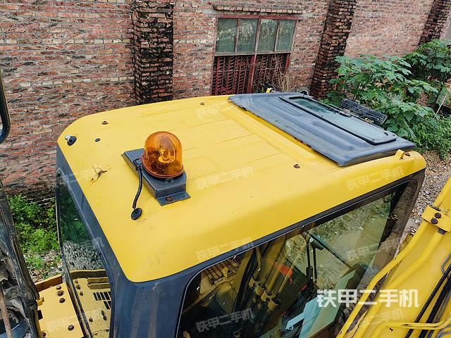 驾驶室顶部（整机外观）