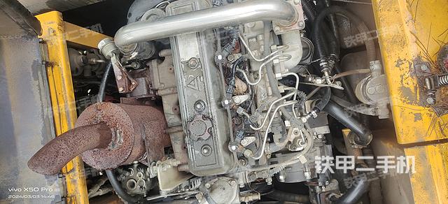 液压泵舱室正面整体（整机外观）