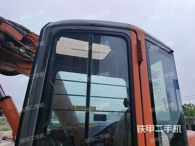 驾驶室顶部（整机外观）