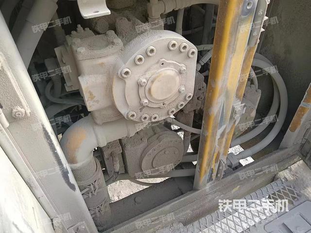 回转马达和主控阀（整机外观）