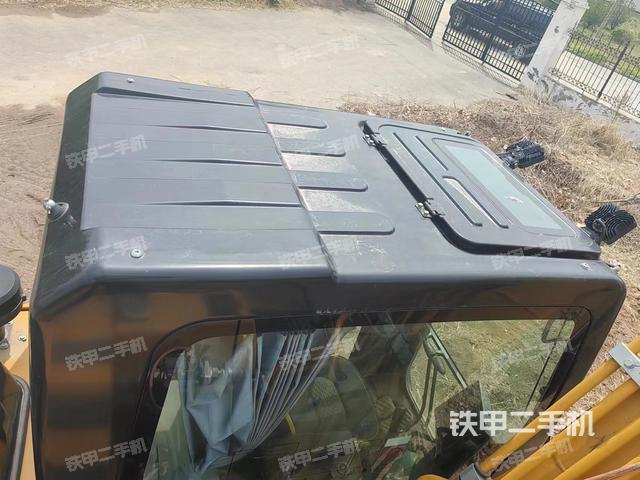 驾驶室顶部（整机外观）