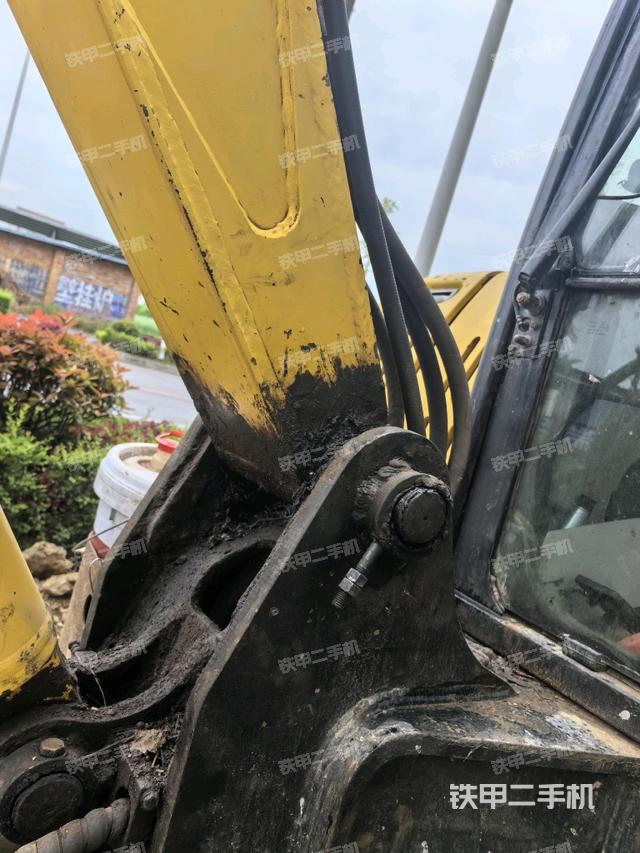 大臂根部?斜（工作和回轉(zhuǎn)裝置）