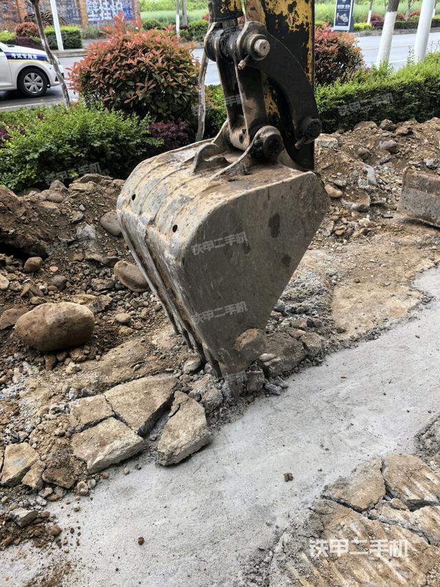 大臂背部俯視（工作和回轉(zhuǎn)裝置）