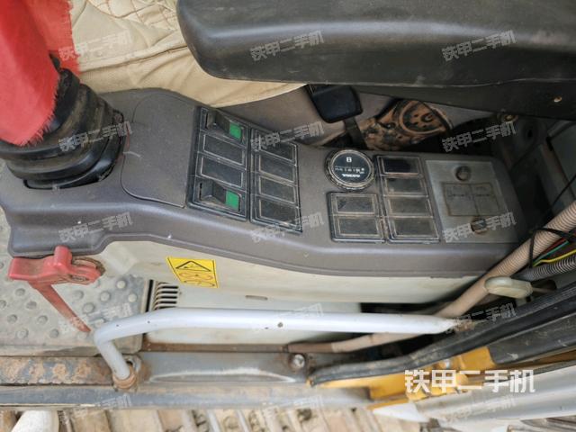 座椅左側(cè)控制臺/音響/含左手柄（駕駛室部分）