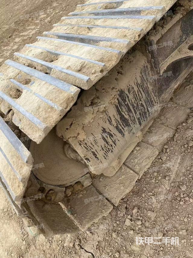 右驅(qū)動輪（行走機構(gòu)）