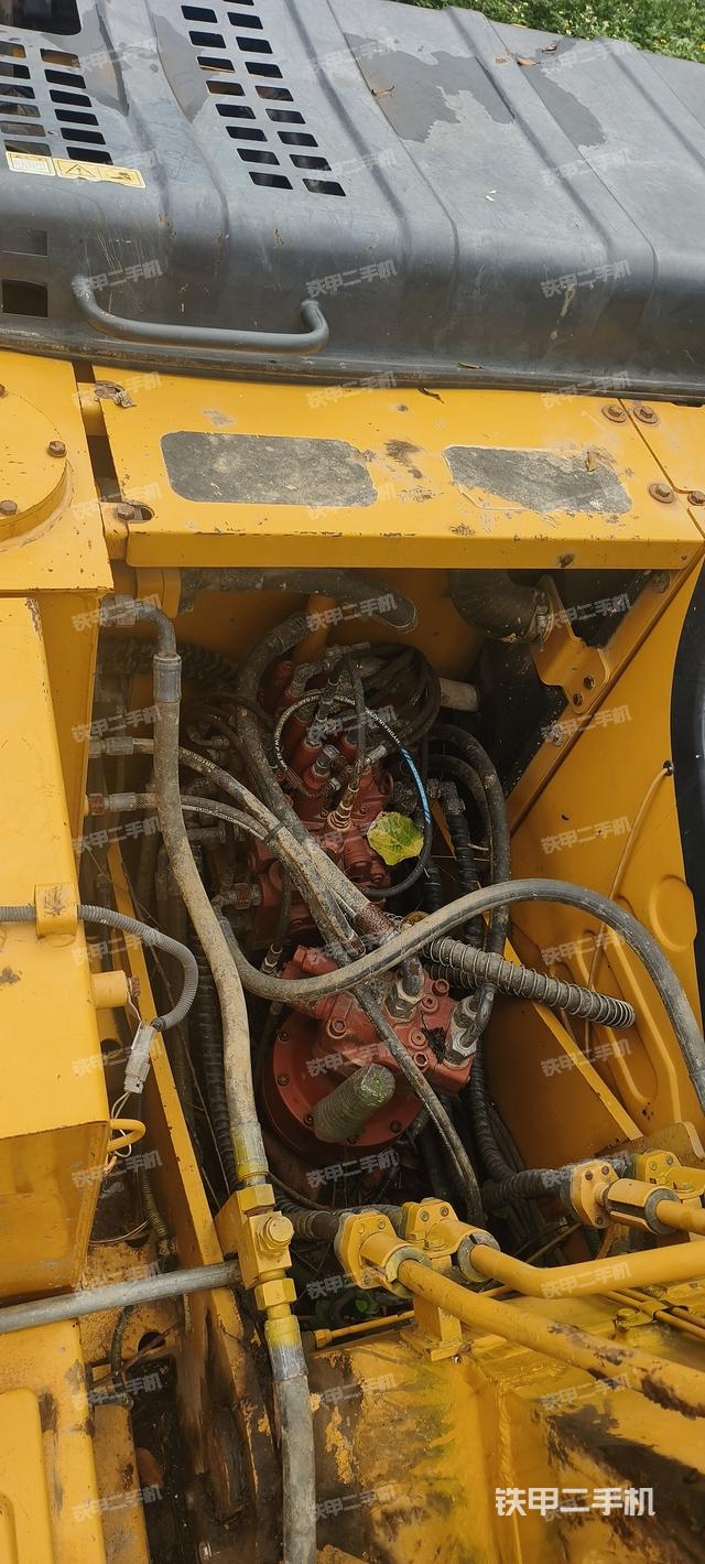 回转马达和主控阀（整机外观）