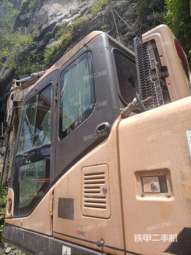 驾驶室整体（整机外观）