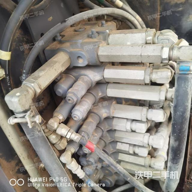 回转马达和主控阀（整机外观）