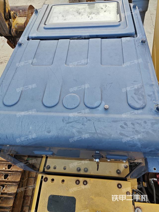 驾驶室顶部（整机外观）