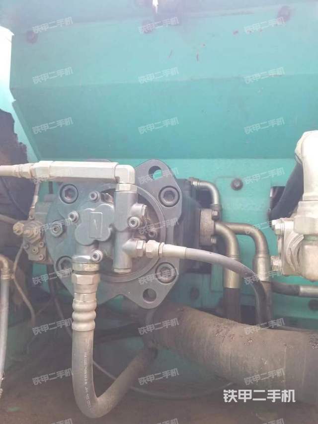 液压泵舱室正面整体（整机外观）