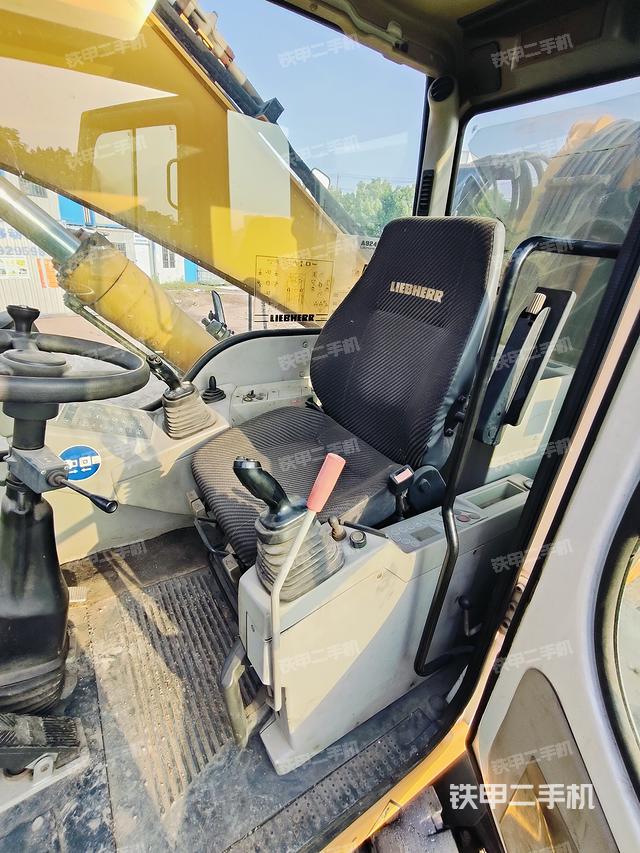 驾驶室整体（整机外观）