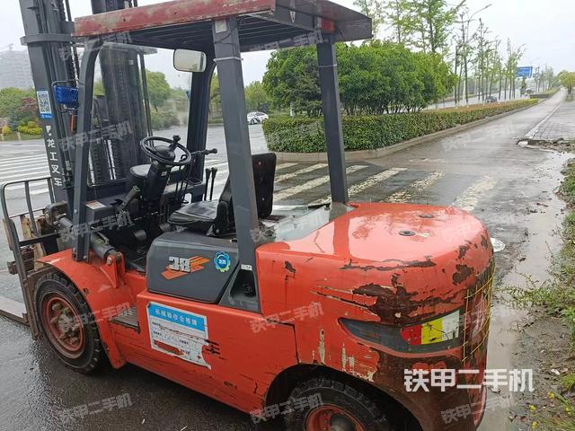 整机右后45°（设备外观及核心部件）