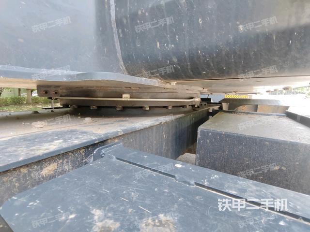 转盘和下车架正前（工作和回转装置）