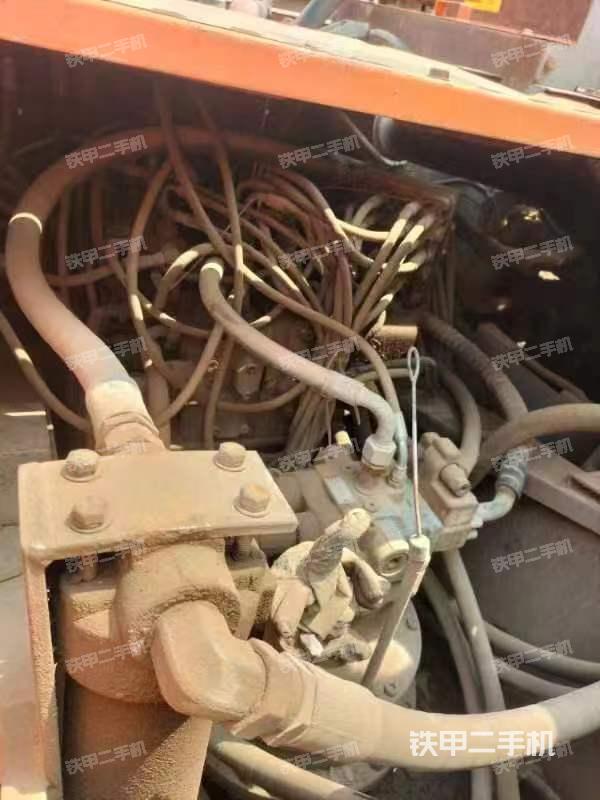 回转马达和主控阀（整机外观）