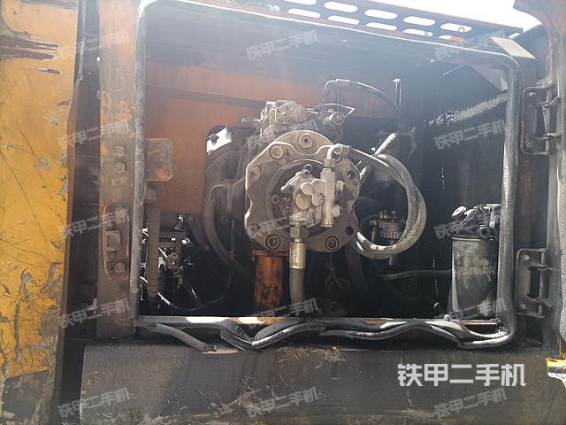 液压泵舱室正面整体（整机外观）