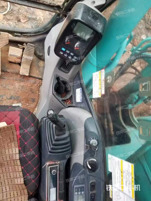 驾驶室整体（整机外观）