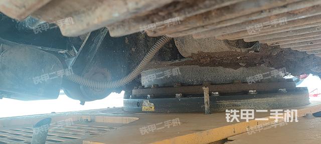 回转马达和主控阀（整机外观）