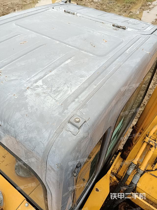 驾驶室顶部（整机外观）