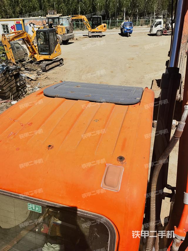 驾驶室顶部（整机外观）