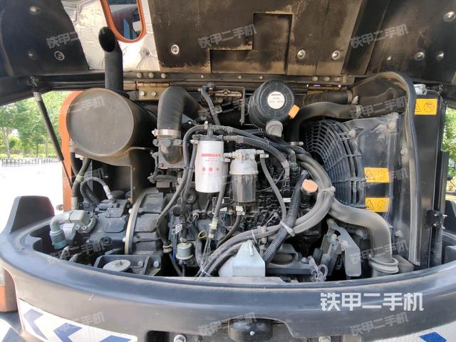 发动机室（上车部件）