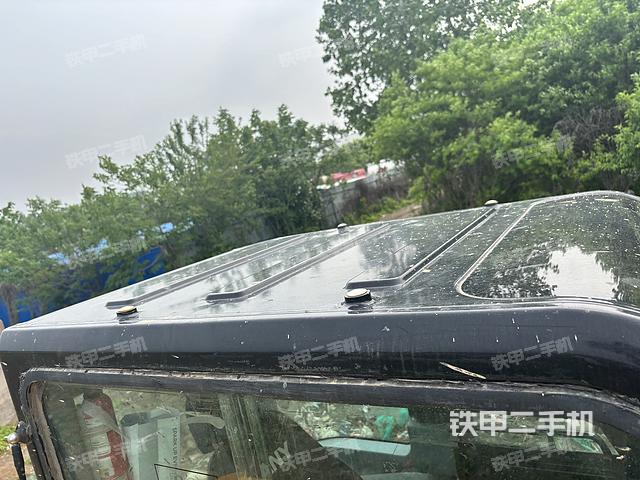 驾驶室顶部（整机外观）