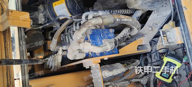 回转马达和主控阀（整机外观）