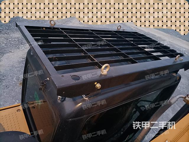 驾驶室顶部（整机外观）