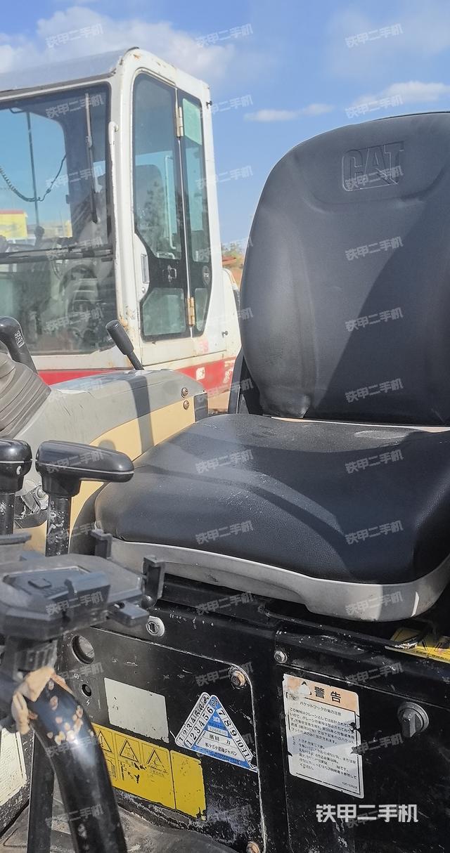 驾驶室顶部（整机外观）