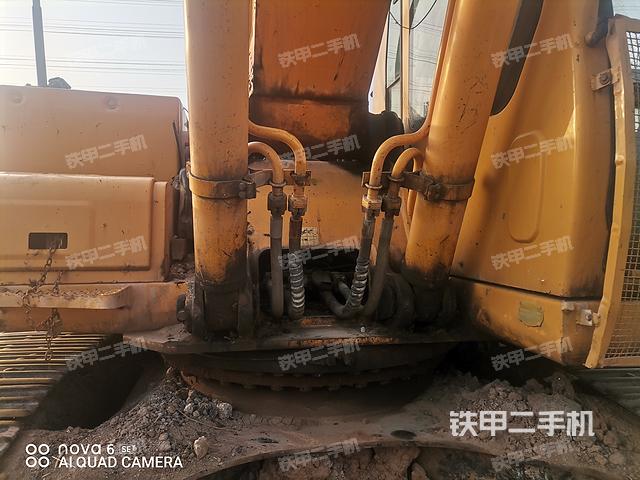 液压泵舱室正面整体（整机外观）