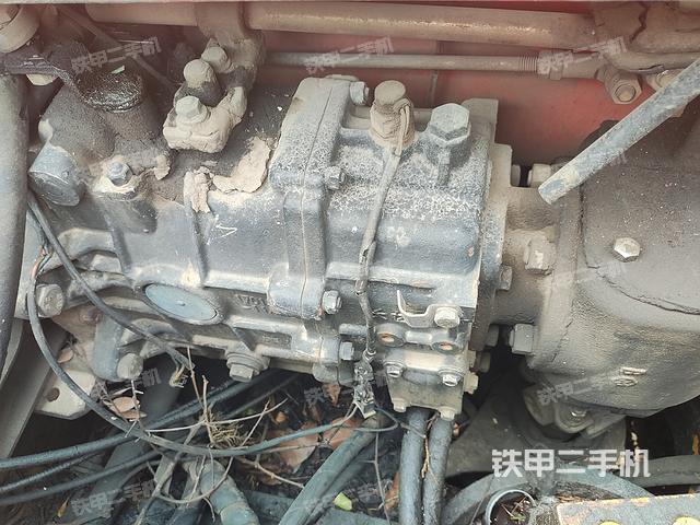 液压泵舱室正面整体（整机外观）