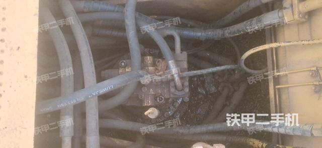 回转马达和主控阀（整机外观）