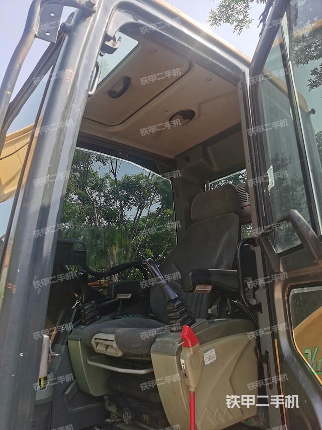 驾驶室整体（整机外观）