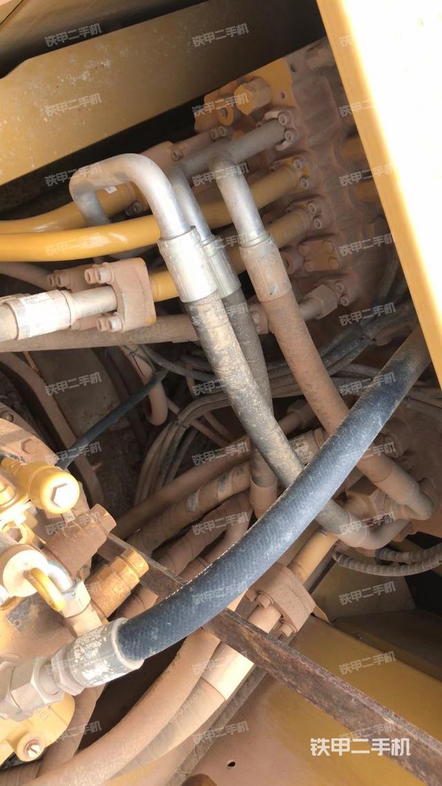 回转马达和主控阀（整机外观）