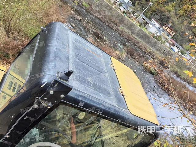 驾驶室顶部（整机外观）