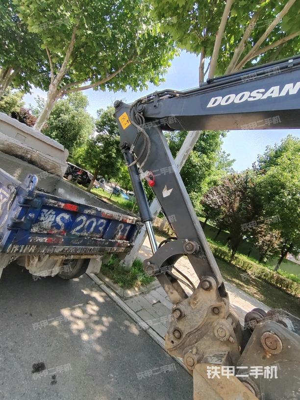 小臂整体左后（工作和回转装置）