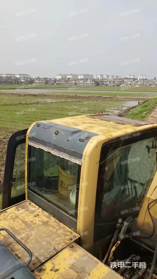 驾驶室顶部（整机外观）