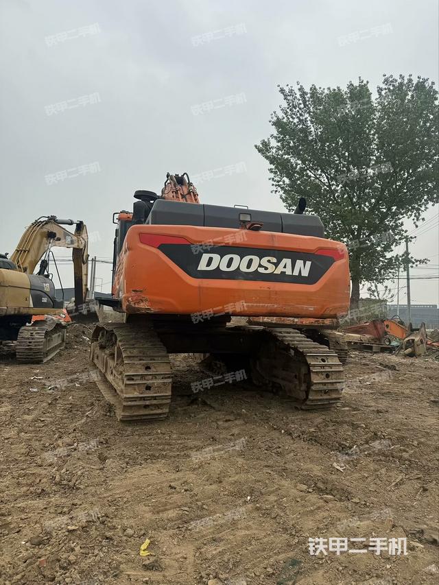 驾驶室顶部（整机外观）