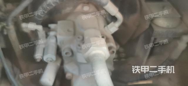 回转马达和主控阀（整机外观）