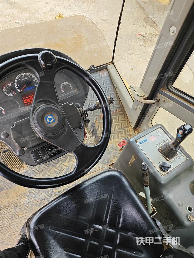 驾驶室操作台（设备外观及核心部件）