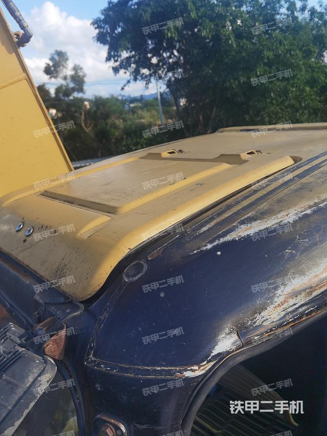 驾驶室顶部（整机外观）