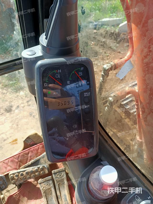 驾驶室顶部（整机外观）