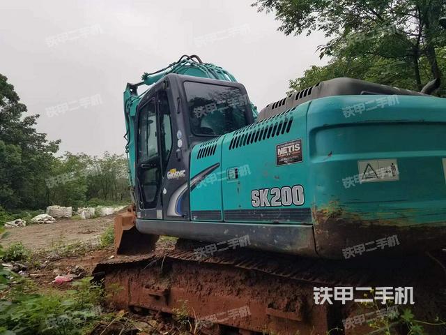 神钢SK200-8挖掘机
