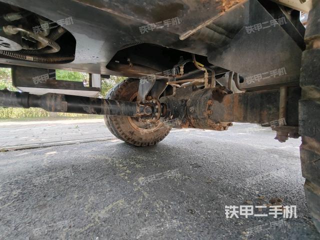 右驱动轮（行走机构）