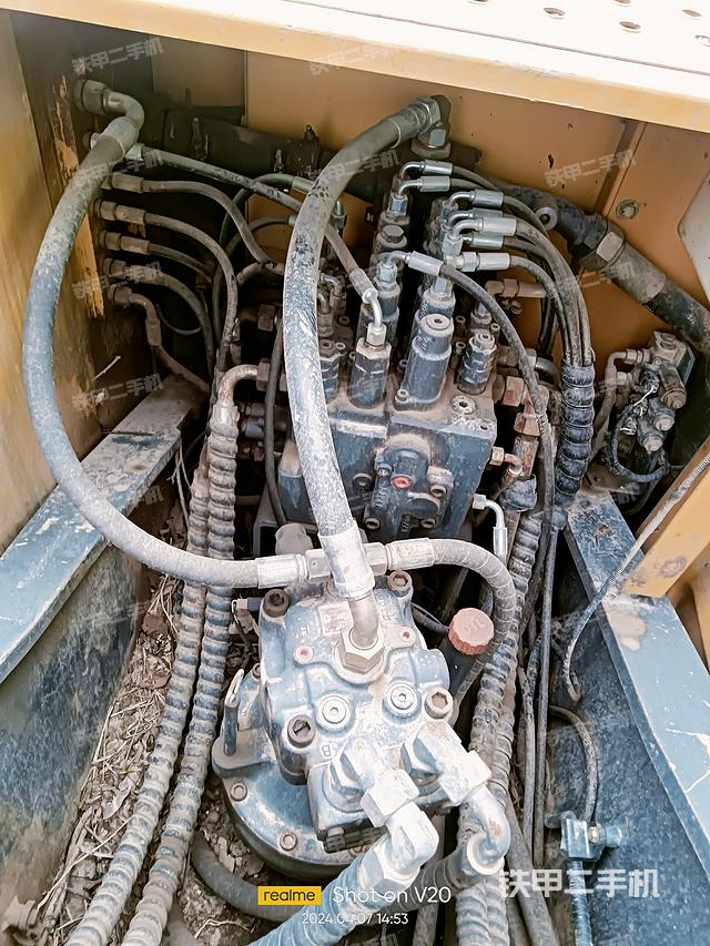 回转马达和主控阀（整机外观）