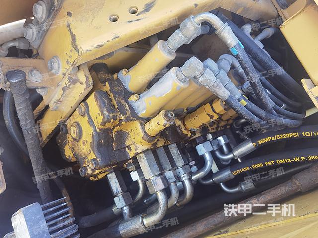 回转马达和主控阀（整机外观）